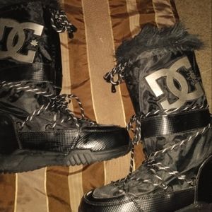 DC black snow boots size 9